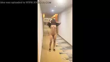 Desi Wife pranya Flashing in Hotel Corridor Naked