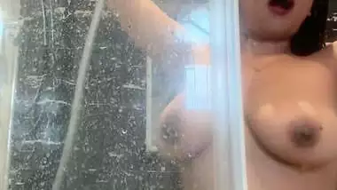 Tamil actress Lavanya shower bath latest app video