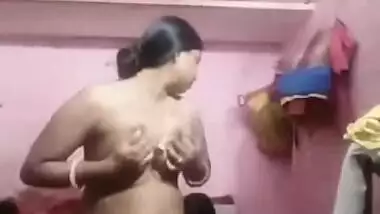 Chubby Indian girl squeezes XXX jugs during video call with Desi BF