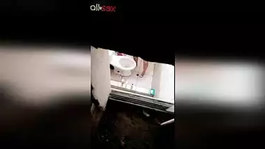 Sexy arab wife takes a piss - spy XXX video from a hotel toilet