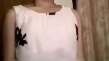 Indian girl films XXX video to know guys' opinion about her tits