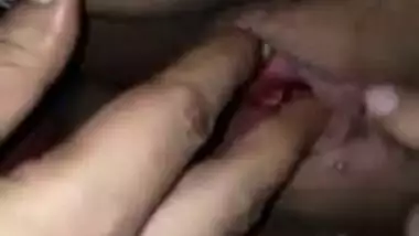 Desi girfriend pussy fingering by Bf and first time squirt and orgasm