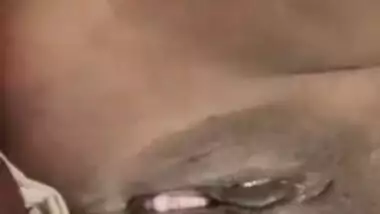 Natural-boobed XXX whore has shaved pussy exposed for Desi fans MMS