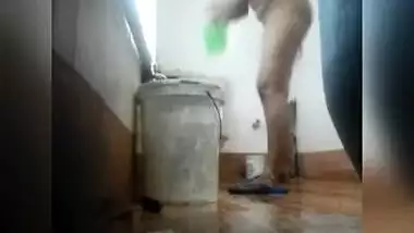After sex innocent Desi woman washes her XXX body in the bathroom