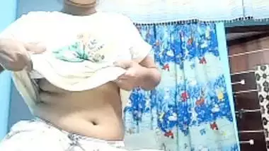 Indian girl nude MMS of a big boob girl showing her ass