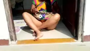 South indian meenu aunty giving bj to lover showing pussy in the open