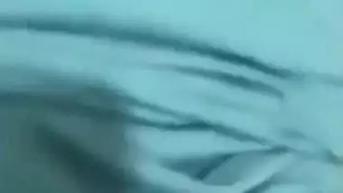 ممرضة محجبة تتناك في طيزها الملبن و يرج لحمها