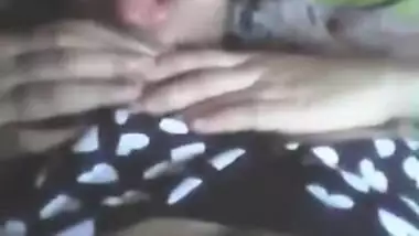 Desi hottie sucking her own boobs at home solo mms video footage