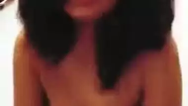 Ravishing Desi girl with beautiful XXX boobs fools around in bath