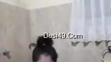 Today Exclusive- Hot Look Sri Lankan Girl Record Her Nude Bathing Selfie Part 2