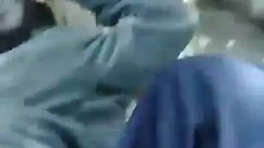 Guy bangs a hijabi girl outdoors in Pakistani porn