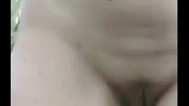 Desi bhabhi outdoor masturbation with long corn stick