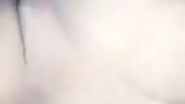 Boyfriend makes MMS video of him sticking XXX dick into Desi pussy