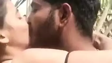 Indian kisses man who wants to see her XXX-shaped boobs outdoors