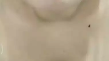 Indian MILF feels her own XXX hooters and gives sex joy to muff