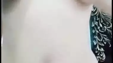 Paki webcam bitch dreams of her Desi stepbro when riding XXX dildo