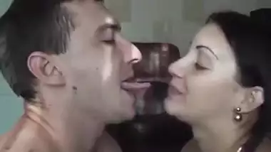 Xxxiu - Desi Lover Kissing And Boobs Groping indian tube porno