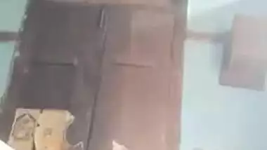 Desi girl is stressed out and she relaxes in fingering porn video