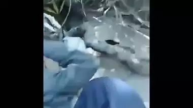 Outdoor xxx video of a hijab girl getting fuck by her lover