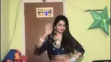 Priya new video ,Navel dance on song Bandh kamre mein pyar karenge