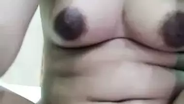 Pretty Indian wife nude fingering viral video call