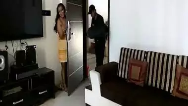 Desi aunty gives surprise to pizza guy 1st time this type desi video