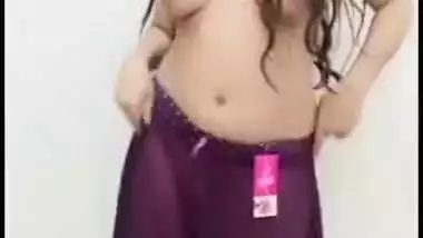 Attractive Desi porn model gets all naked during XXX strip dance