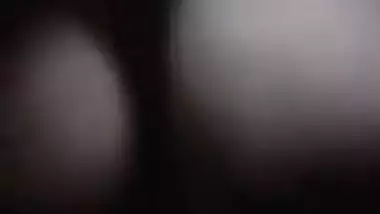 Skinny Desi XXX whore rocks out to the fullest in this MMS video