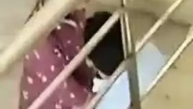 Hot indian lovers caught In action In entryway, Desi sex mms online