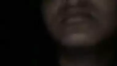 Desi girl exposes her erogenous XXX zones under the blanket in sex video