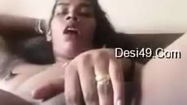 Today Exclusive- Sexy Lankan Girl Play With Her Wet Pussy Part 2