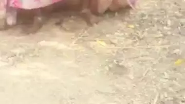 Mature Aunty Out Door pee Record By Husband