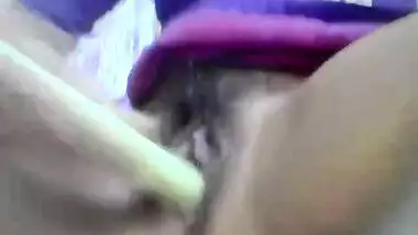 Indian girl makes her XXX pussy public and masturbates it with sex veggie