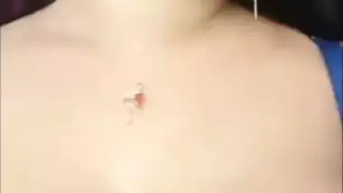 Chubby bhabhi striptease big boobs and pussy show