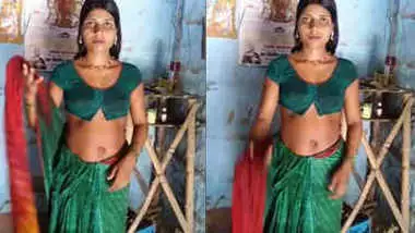 380px x 214px - Hot Desi Housewife Bhabhi Samhaal Kumari Navel Expose In Saree indian tube  porno