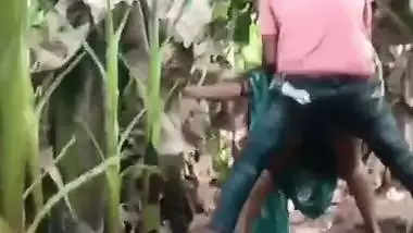 Desi outdoor sex of a Kolhapuri couple on a Banana farm