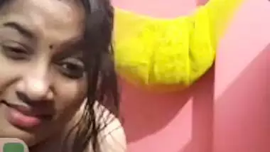 Bhabhi opens blouse and sits naked for fingering