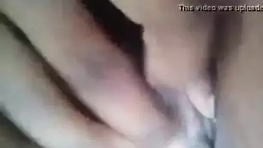 Cute Desi gal sex tease clip for her lover goes viral