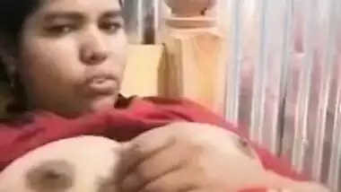 Chunky Desi wife cums hard when teasing her XXX twat on the camera