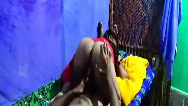 Desi lovely goes from XXX blowjob right to sex with chudai creampie