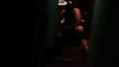 Guy before sex spies on Desi BBW who washes XXX curves in bathroom