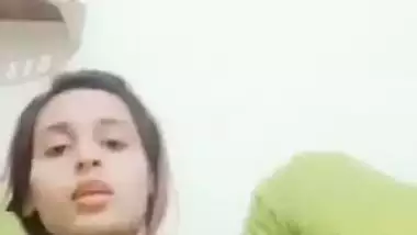 Sexy girl says sorry to her lover by sending her nude MMS