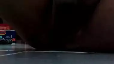 Famous delhi bhabhi fingering pussy and giving closure of ass Part 1