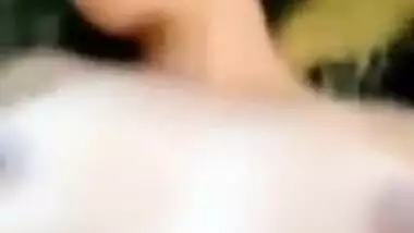 Desi girl's well-groomed pussy is main XXX character of MMS show