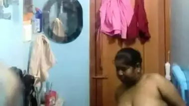 Indian whore closes the door and starts daily XXX striptease home