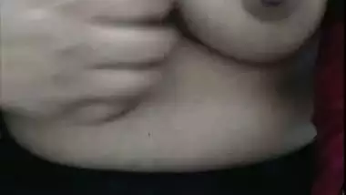 Beautiful Chamet cam girl nude round boobs showing