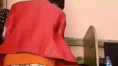 Hijabi girl’s Pakistani porn from her computer class