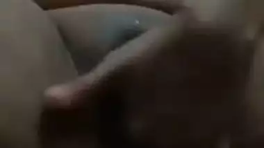 Horny Desi XXX girl masturbating and squirting in the bathroom MMS