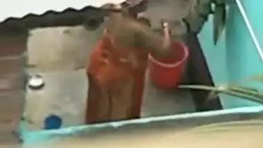 Bootylicious desi aunty takes bath in the village on XXX spy video