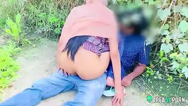 Very risky public fuck with very shy college desi girl caught on camera mms